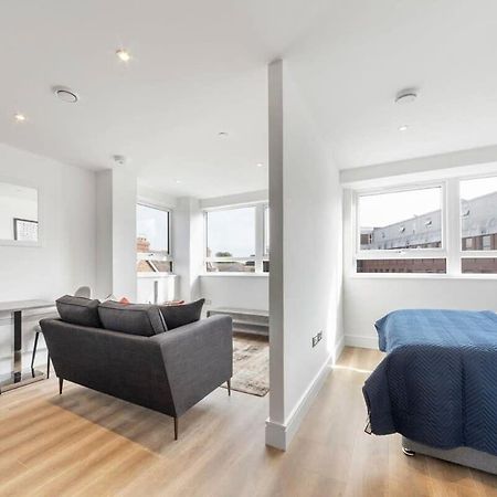 Bright Contemporary Studio In East Grinstead Exteriör bild