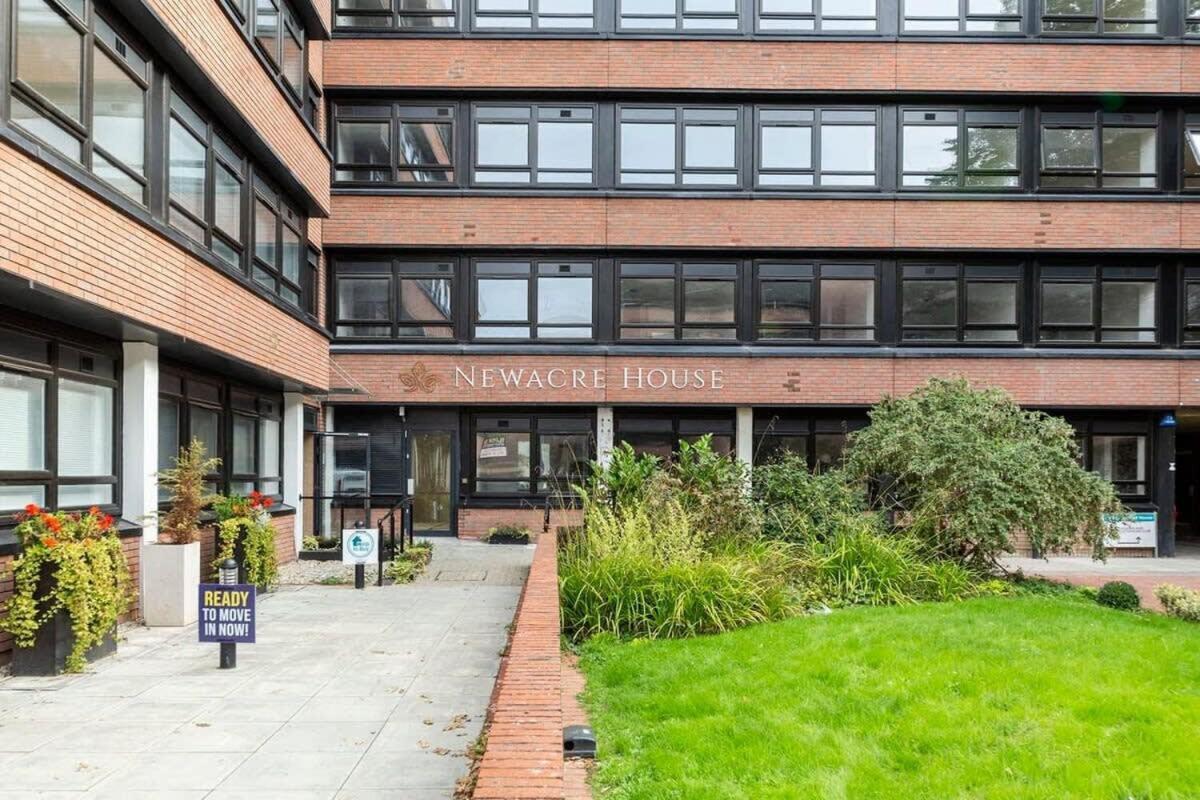 Bright Contemporary Studio In East Grinstead Exteriör bild