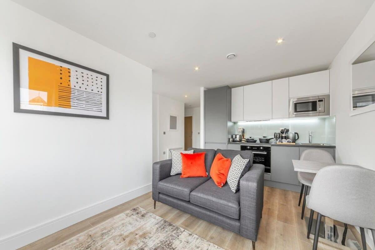Bright Contemporary Studio In East Grinstead Exteriör bild