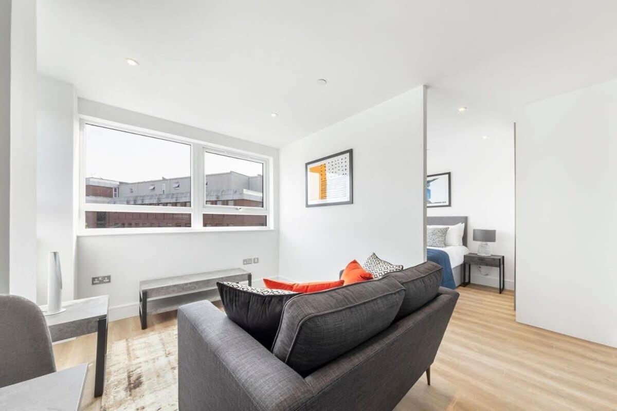 Bright Contemporary Studio In East Grinstead Exteriör bild