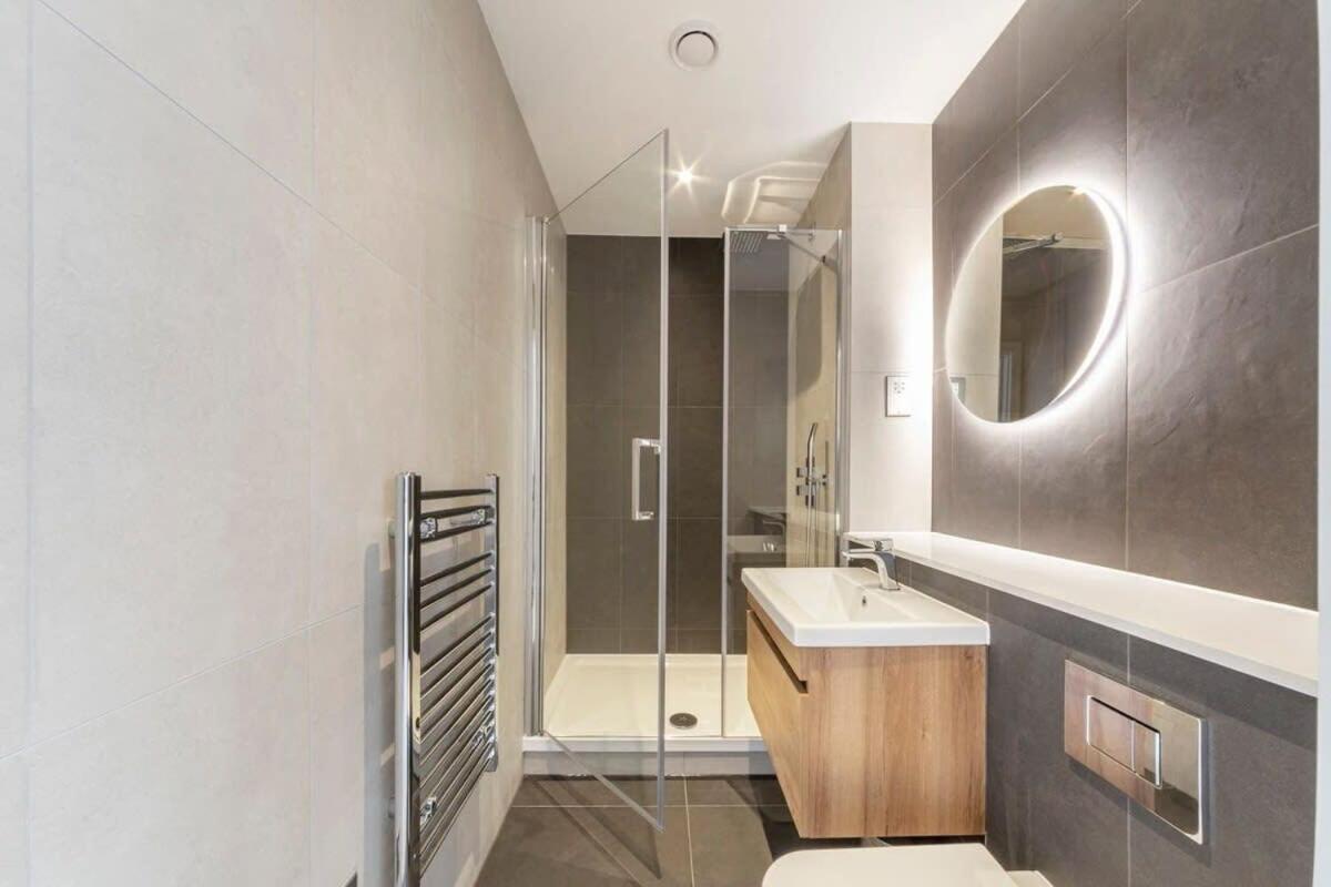 Bright Contemporary Studio In East Grinstead Exteriör bild