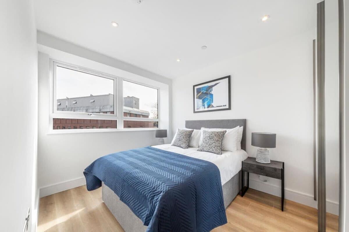Bright Contemporary Studio In East Grinstead Exteriör bild