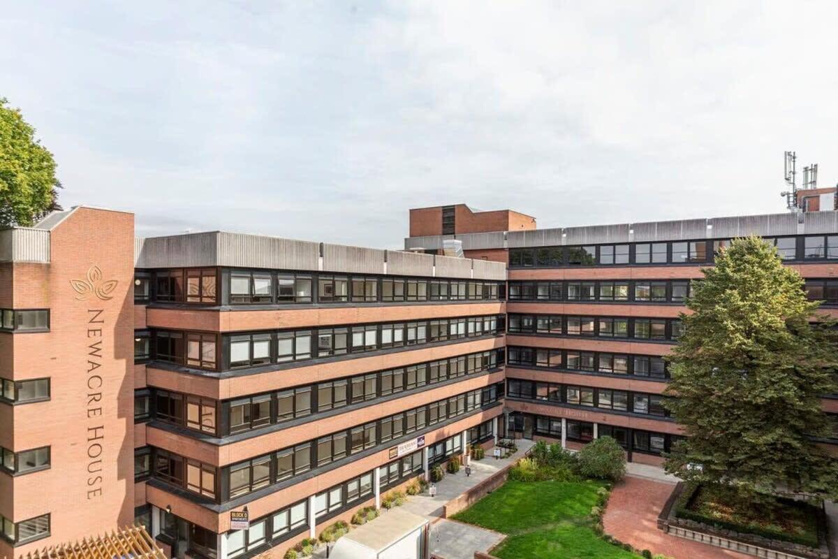 Bright Contemporary Studio In East Grinstead Exteriör bild